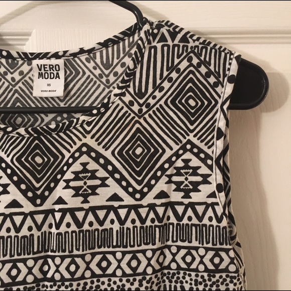 Aztec Crop Top - Picture 2 of 4